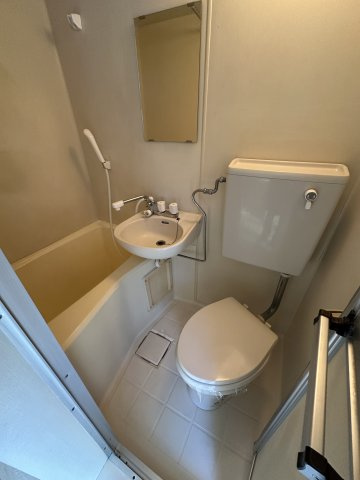 横浜市港北区師岡町のアパートの浴室