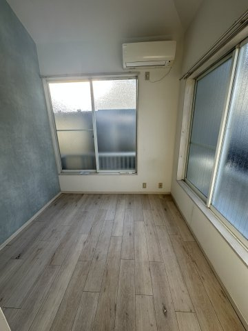 横浜市港北区師岡町のアパートの居間・リビング