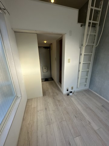 横浜市港北区師岡町のアパートの居間・リビング