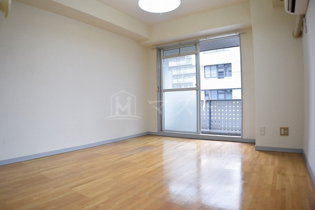 プリエール京町堀の居間・リビング