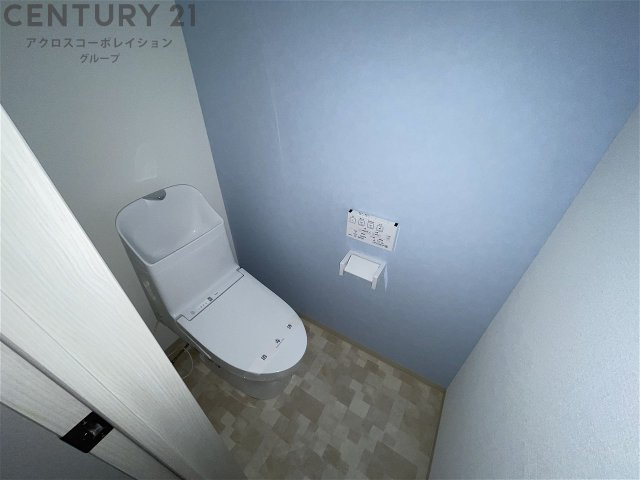 温水洗浄便座付きのトイレです♪