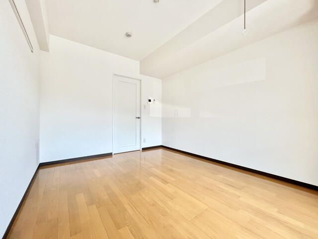 フラットの居間・リビング