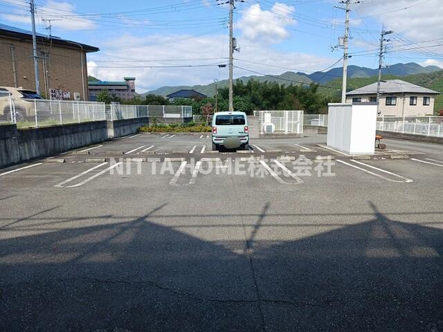 アボンデーレＡの駐車場|駐車場は2台分の空きがあります＊