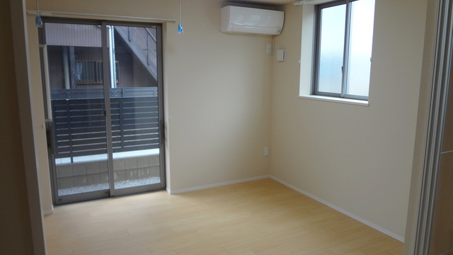 （シニア限定）Village Daishi Hills 四番館の洋室|2面採光の6帖のお部屋です