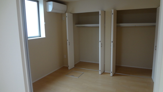 （シニア限定）Village Daishi Hills 四番館の寝室|収納2か所の洋室