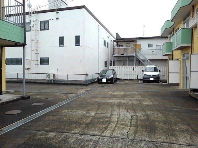 ロイヤル師勝Ｂの駐車場