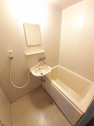 ロイヤル師勝Ｂの浴室