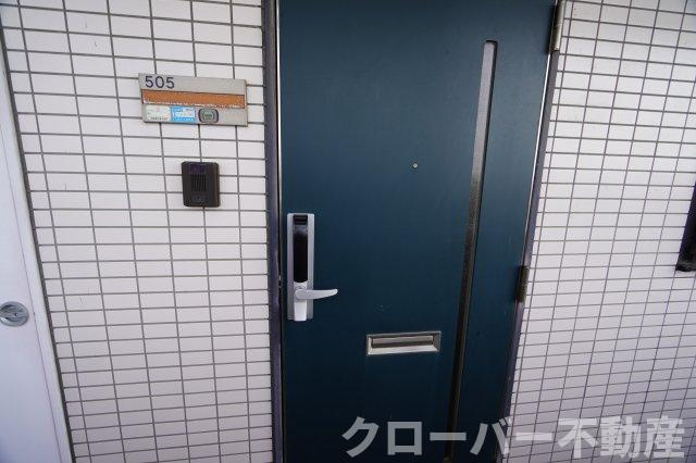 コーポウィッティーの玄関