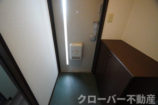 コーポウィッティーの玄関