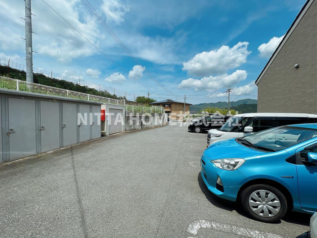 アミカーレＢの駐車場|敷地内駐車場完備です(^^♪