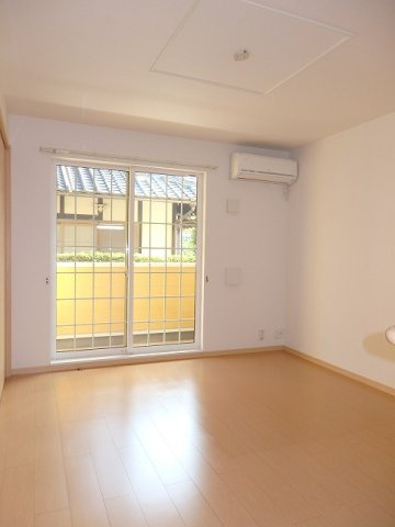 サントリア　Ｋ・Ⅱ番館の居間・リビング|ゆったりとしたリビングです