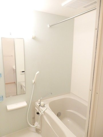 サントリア　Ｋ・Ⅱ番館の浴室|きれいなお風呂です