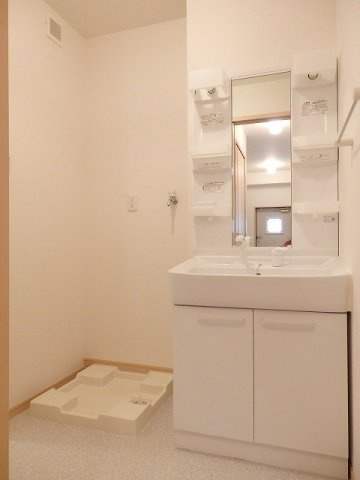 サントリア　Ｋ・Ⅱ番館の洗面所|脱衣スペースもあります