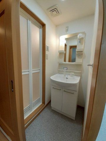 アルモニーＢの洗面所|広い洗面スペース