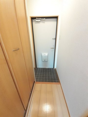 アルモニーＢの玄関|明るい玄関です