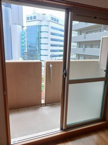 エレガンス・ＳＴのバルコニー|暖かな日差しのふりそそぐバルコニー