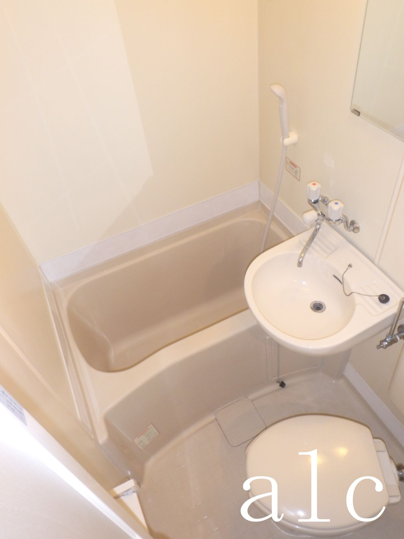 プロスペアー中野富士見町の浴室|コンパクトで使いやすいお風呂です