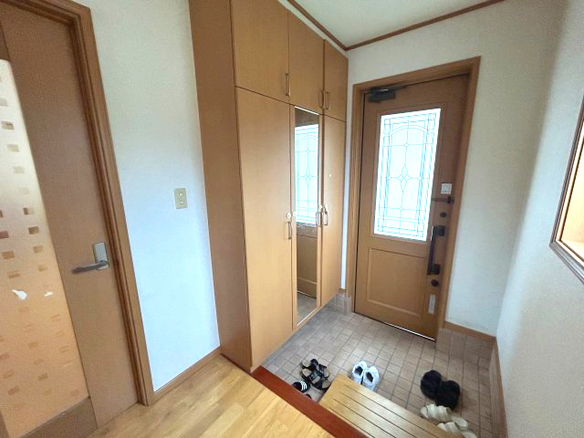 【玄関】 | WIC有　渋川市渋川　中古戸建　3SLDK