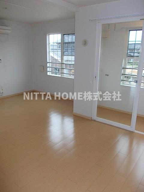 メゾン桜Ⅰの居間・リビング|リビングは12帖です☆
