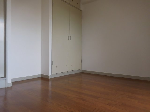 万葉ハイツ水無瀬の洋室