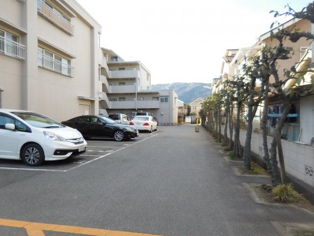 万葉ハイツ水無瀬の駐車場