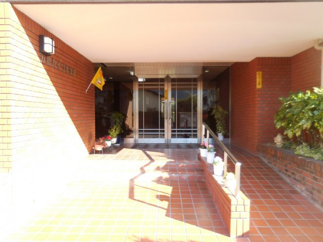 万葉ハイツ水無瀬のエントランス