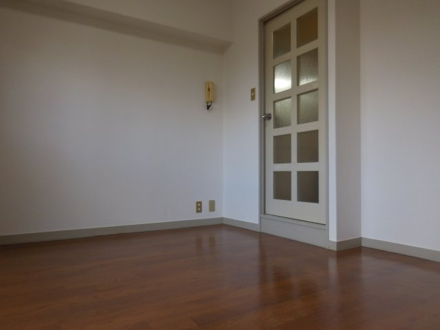 万葉ハイツ水無瀬の居間・リビング