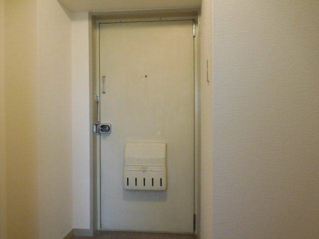 万葉ハイツ水無瀬の玄関