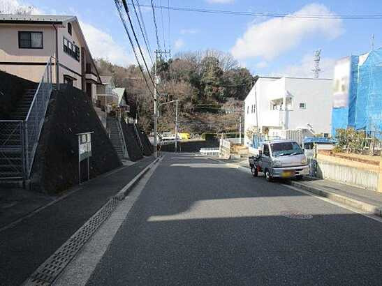 【前面道路含む現地写真】