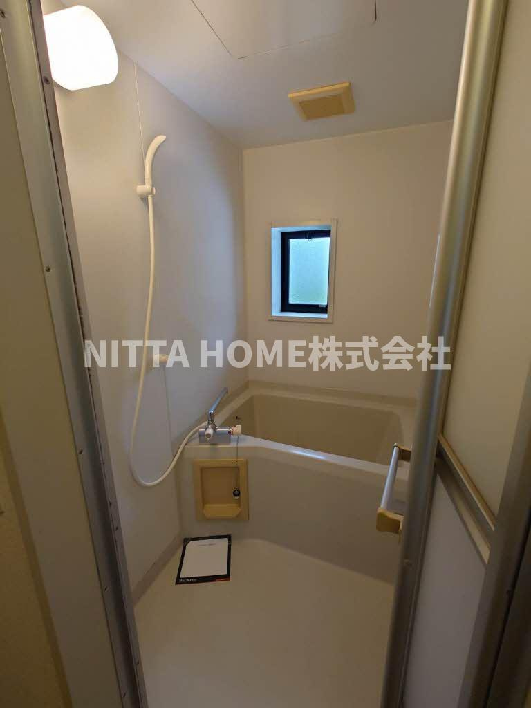 リバティーハイツの浴室|衛生面でも嬉しい浴室小窓付き●