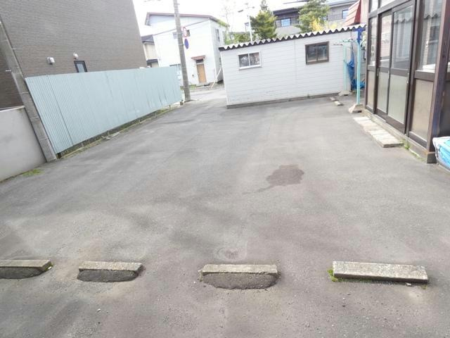 光和７－１７テラスハウスの駐車場