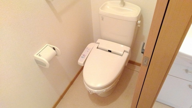 温水洗浄便座付きのトイレです！