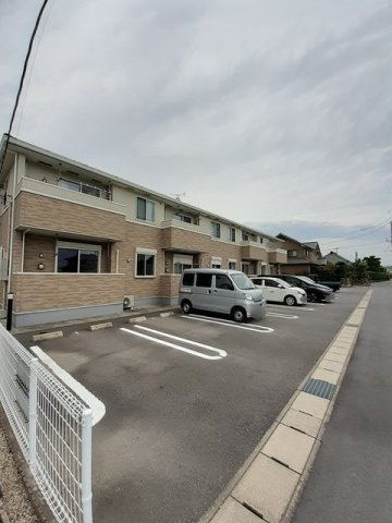 レーヴ　Ⅱ　　刈谷市近郊の賃貸はクラスホームの駐車場|駐車場があるので、車を買う予定の方も安心です