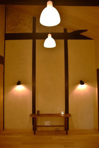 サウナ付き賃貸「サ民家」ととのう町家の居間・リビング|テレビはこちらへ。