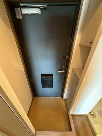 アクティス・センリの玄関