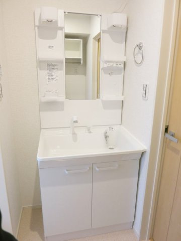 ノーバ西幡豆　　刈谷市近郊の賃貸はクラスホームの洗面所|明るい洗面所です