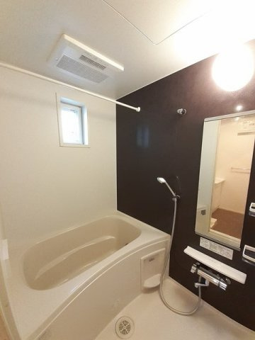 ニコ　ヴィラージュＢ　　刈谷市近郊の賃貸はクラスホームの浴室|落ち着いた空間のお風呂です