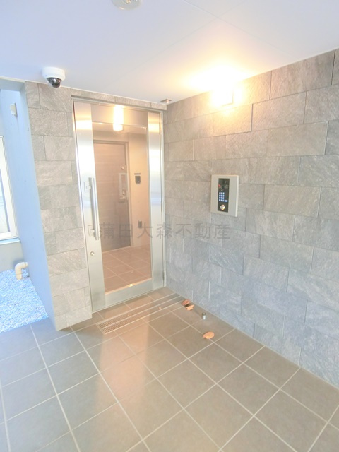 ルーデンス平和島のエントランス