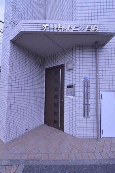 オーキッドビル白鳥のエントランス