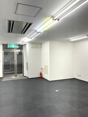 塚本ルミネビルのロビー|清潔なロビーです