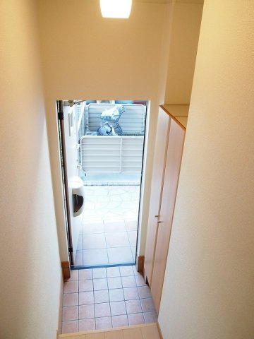 サント・ヴィクトワール　　刈谷市近郊の賃貸はクラスホームの玄関|収納もある玄関です