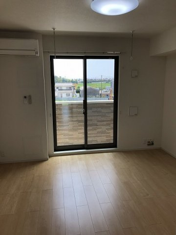 リバティー半崎　　刈谷市近郊の賃貸はクラスホームの居間・リビング|過ごしやすい室内です