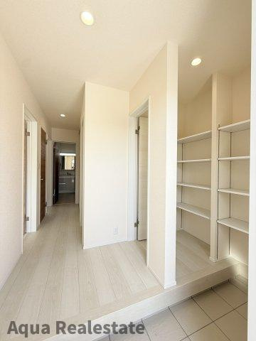 リーブルガーデン坂出市林田町第七の寝室|広くて明るい寝室