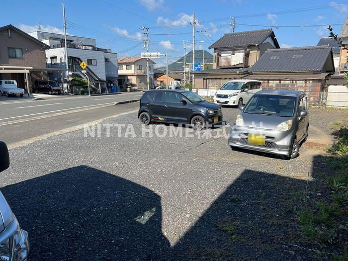 セジュール築地のその他共用部分|敷地内に駐車場も完備！