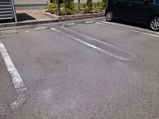 フィオリーレＡの駐車場