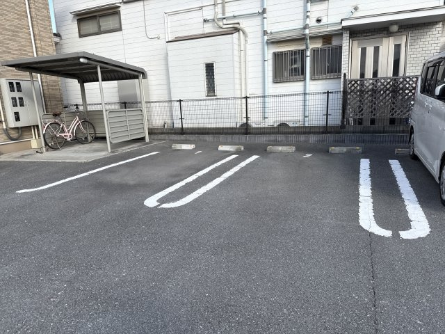 ポーシェガーデン４の駐車場