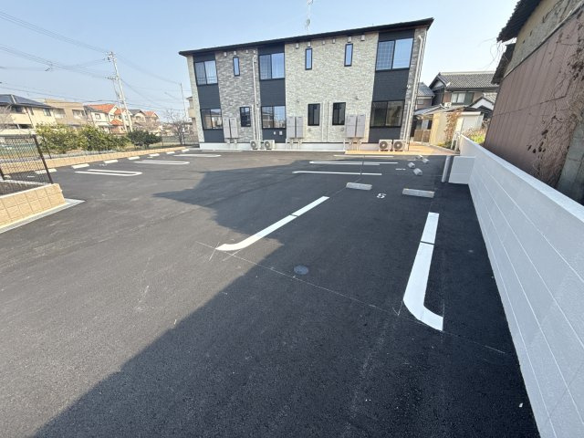エレマスタの駐車場