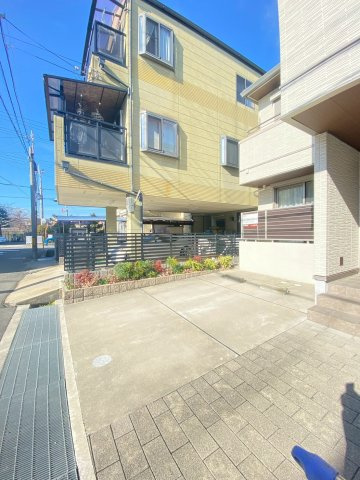 茨木シャーメゾンＫＮαの駐車場