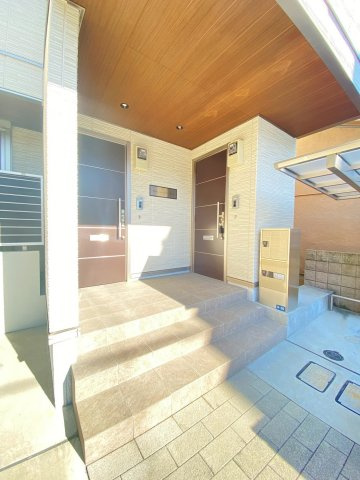 茨木シャーメゾンＫＮαのエントランス