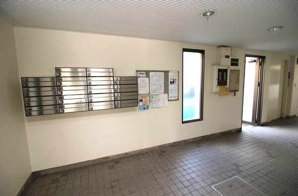 キャッスルメイ植田のエントランス